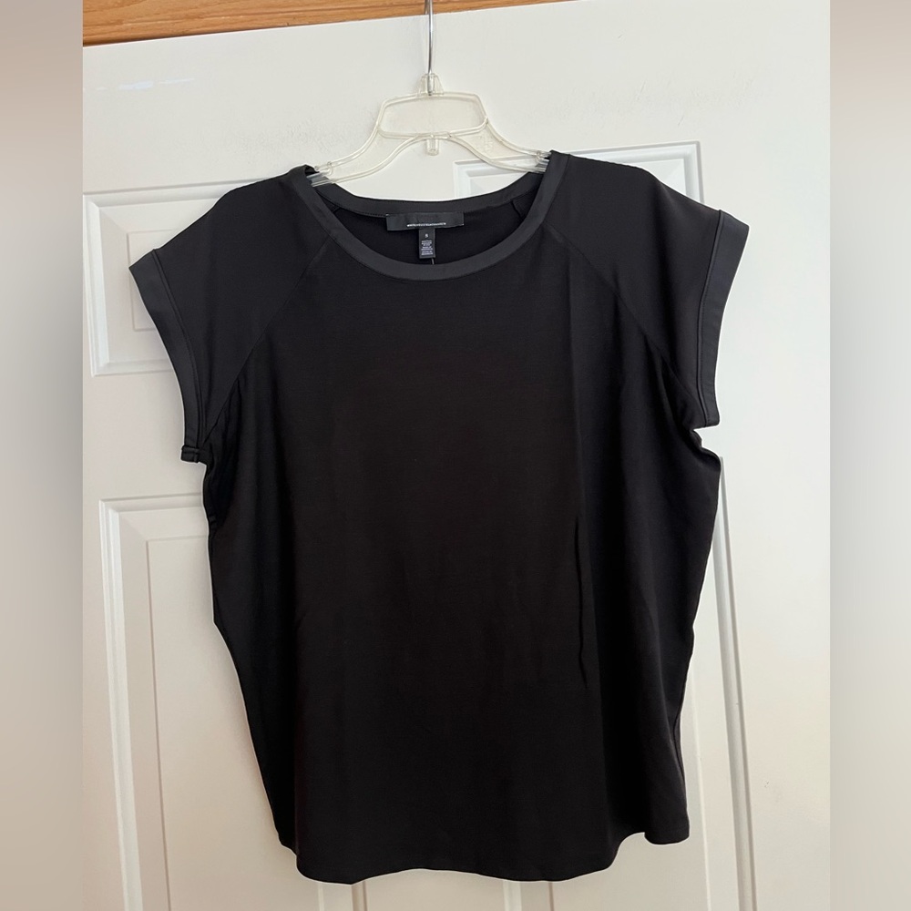 New women’s White House Black Market black crew neck everyday Tee. Size small